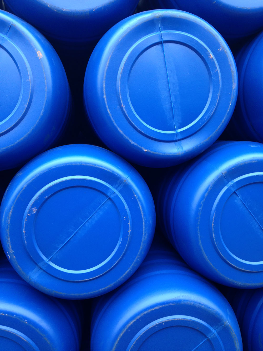 200l塑料桶不易碎的原因